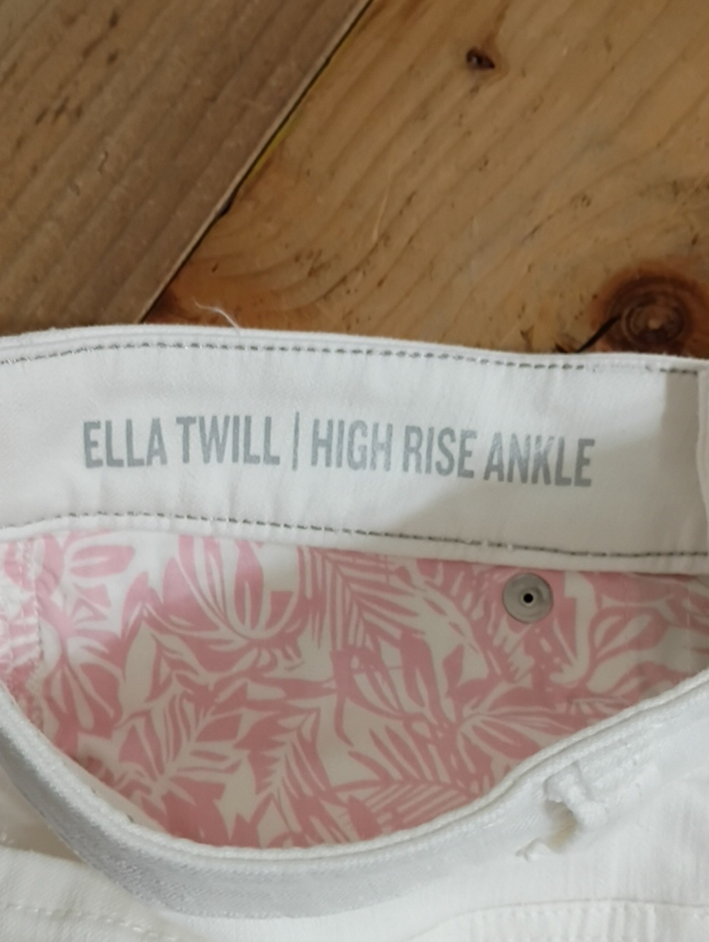 Tommy Bahama White Ella Twill High Rise Ankle Jeans Size 2/28" NWT - Picture 8 of 11